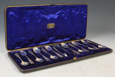 Lot 151 - A set of twelve Victorian silver teaspoons...
