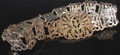 Lot 95 - An Edwardian silver belt and buckle, by...