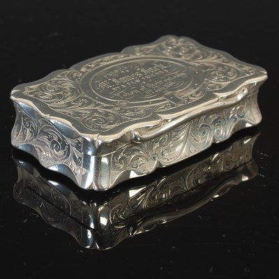 Lot 102 - A Victorian silver snuff box, by Hilliard &...