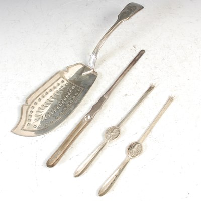 Lot 191 - An Indian colonial silver marrow scoop, by...