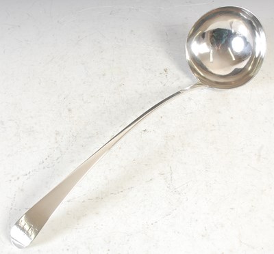 Lot 115 - A George III Scottish silver soup ladle,...