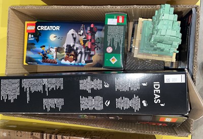 Lot 621 - A box of Lego, to include red London telephone...