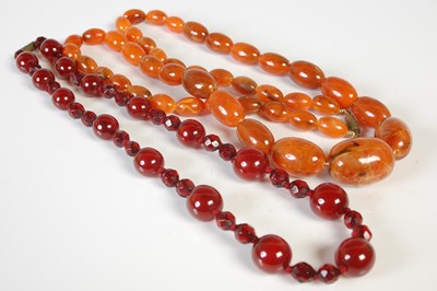 Lot 283 - A vintage amber type graduated bead necklace,...
