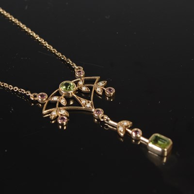 Lot 286 - A yellow metal pendant necklace set with split...