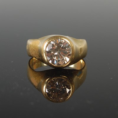 Lot 330 - An 18ct gold single stone diamond set gypsy...