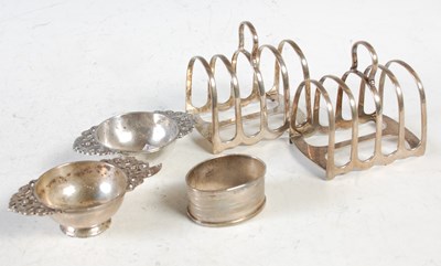 Lot 372 - A group of silver to include a pair of...