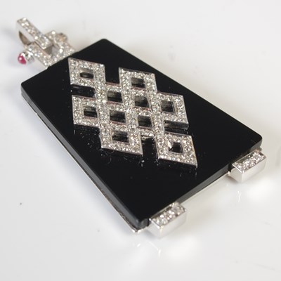 Lot 456 - An Art Deco style black onyx, white metal and...
