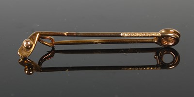 Lot 468 - A yellow metal brooch in the form of a golf...