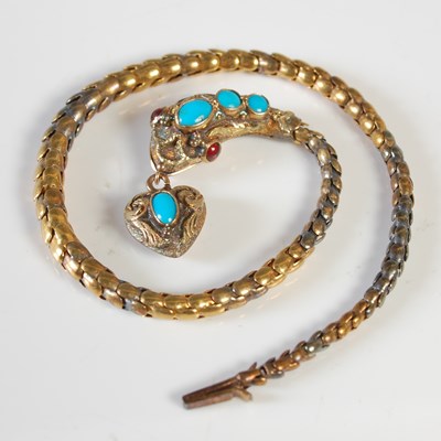 Lot 432 - A yellow metal turquoise and garnet...