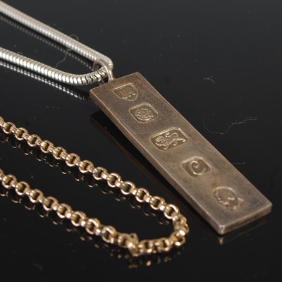 Lot 452 - A yellow metal necklace, tests as 9ct gold, 7...