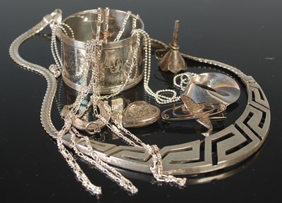 Lot 486 - A group of assorted silver and white metal...
