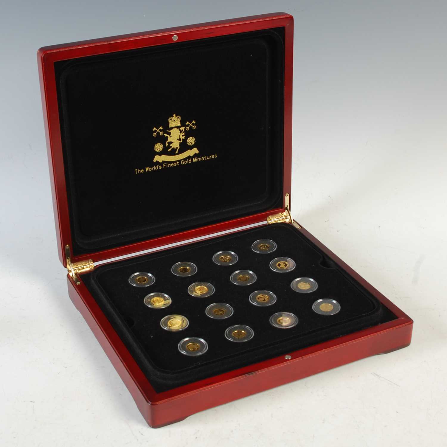 Lot 491 - A cased set of thirty two of the world's...