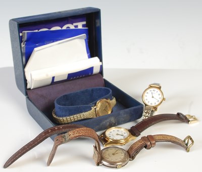 Lot 501 - A blue leather jewellery box containing a...