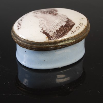 Lot 510 - An antique enamel patch box, the hinged cover...