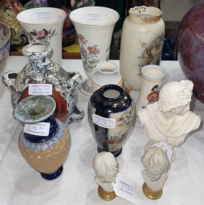 Lot 578 - A collection of assorted ceramics, to include...