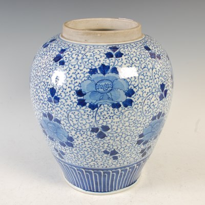 Lot 593 - A Japanese blue and white porcelain jar,...