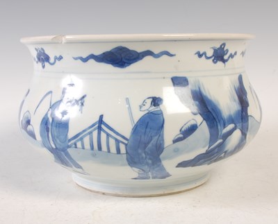 Lot 595 - A Chinese blue and white porcelain bowl/censer,...