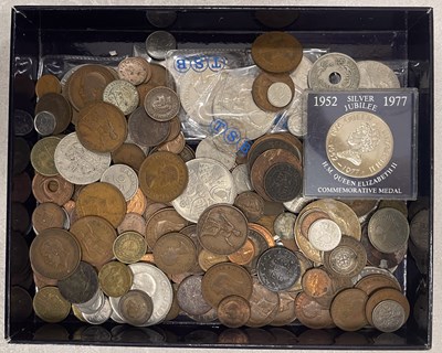 Lot 651 - A collection of assorted vintage coinage.