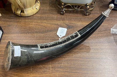 Lot 564B - A white metal mounted horn, 34cm long.