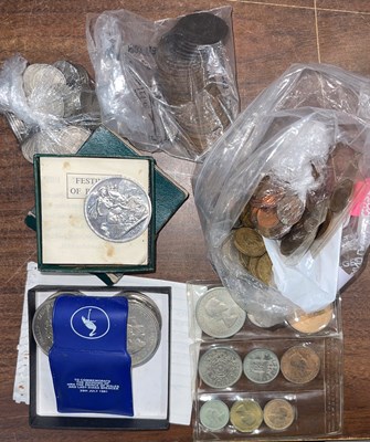 Lot 564D - A box of assorted vintage coinage.