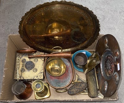 Lot 713 - A box of assorted copper and brassware, to...