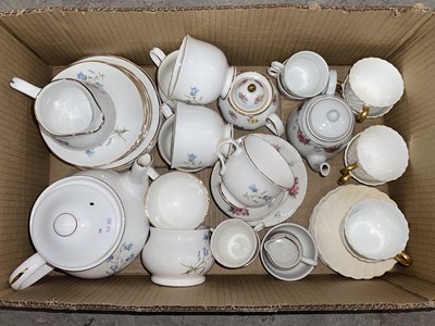 Lot 714 - A box of assorted ceramics to include a part...