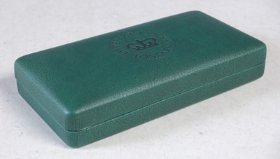 Lot 20 - A cased set of ten gold sovereign coins, dates...