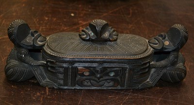 Lot 504 - A late 19th/ early 20th century Maori inlaid...
