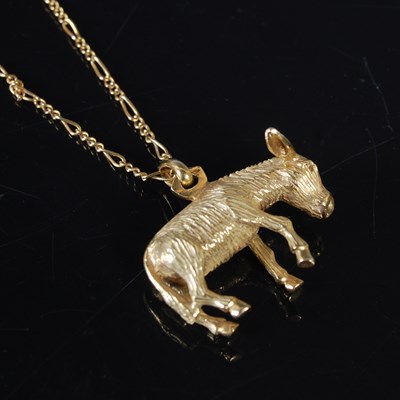 Lot 123 - A yellow metal necklace, stamped '9ct', 2.1g,...