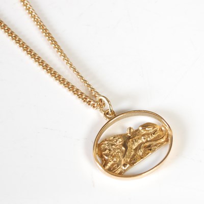 Lot 125 - A yellow metal necklace, stamped '750',...