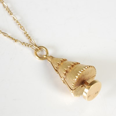 Lot 129 - A yellow metal necklace, stamped '9c', tests...