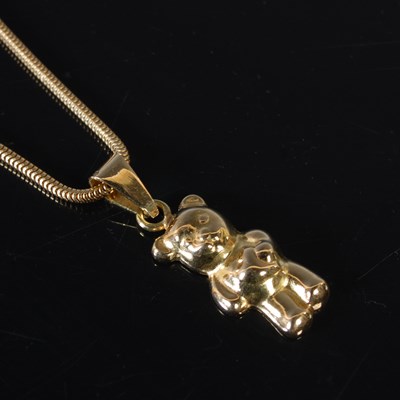 Lot 136 - A yellow metal necklace suspending a yellow...