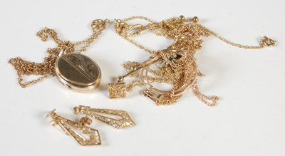 Lot 152 - A collection of assorted yellow metal scrap...