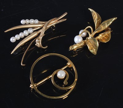 Lot 188 - Three assorted 9ct gold and pearl set brooches,...