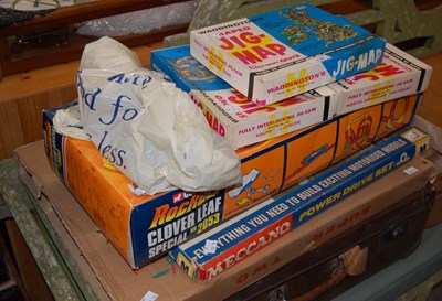 Lot 710 - A group of vintage toys to include three...