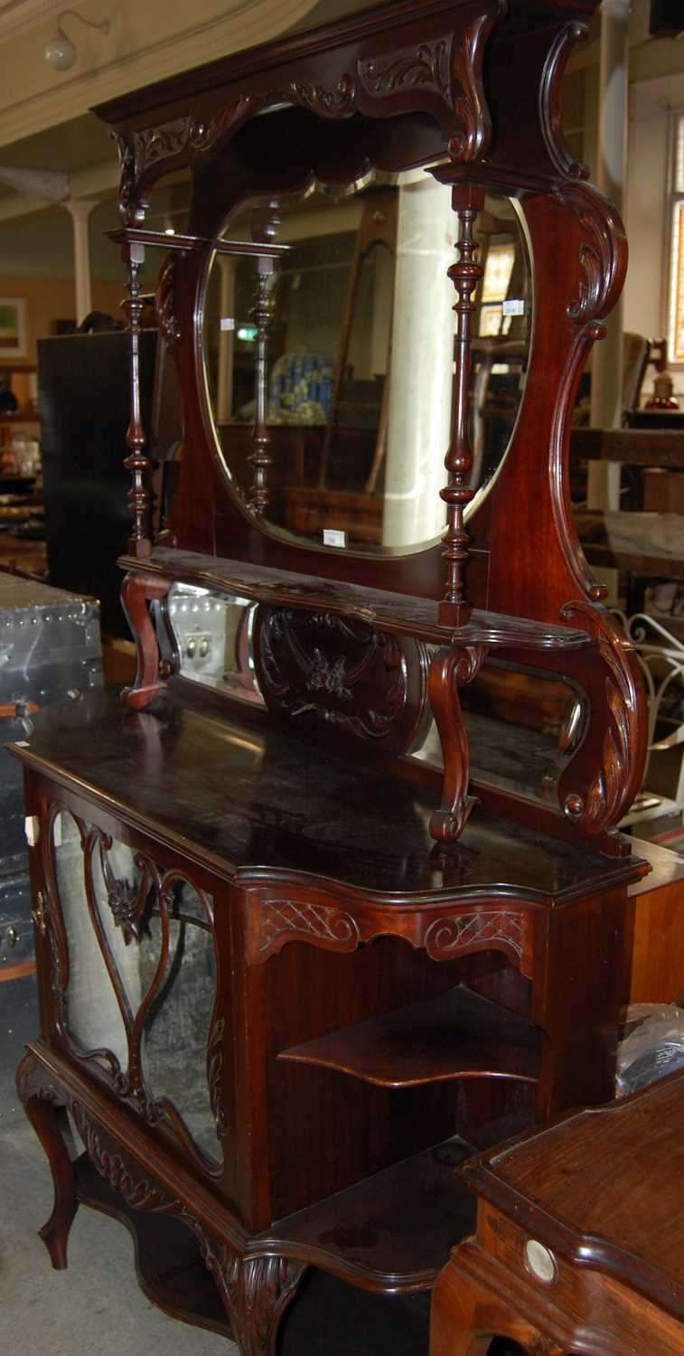 Lot 715 - An Edwardian mahogany mirror back sideboard