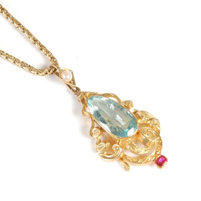 Lot 246 - A yellow metal necklace stamped '9k', tests as...