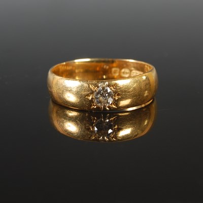 Lot 260 - A 22ct gold and single stone diamond set...
