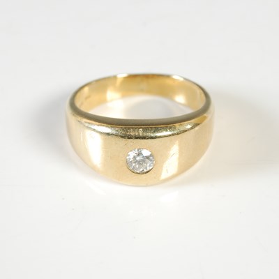 Lot 262 - An 18ct gold and diamond single stone ring,...