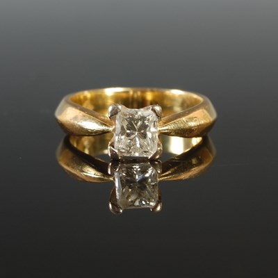 Lot 270 - Iliana, an 18ct gold and diamond single stone...