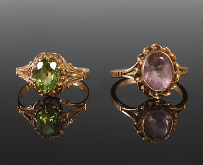 Lot 274 - Two 9ct gold single stone gem set rings, the...