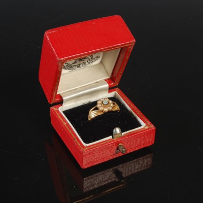 Lot 287 - A yellow metal split pearl and cameo carved...