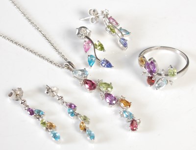 Lot 292 - A group of jewellery to include an 18ct white...