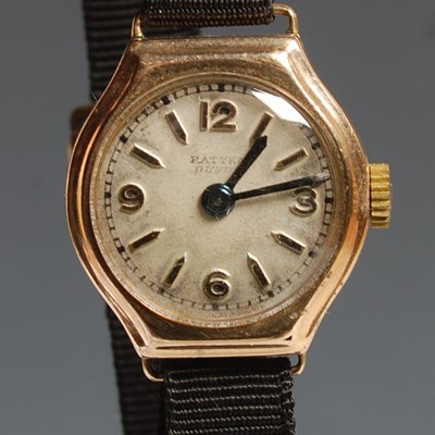Lot 326 - A vintage ladies 9ct gold cased wristwatch...