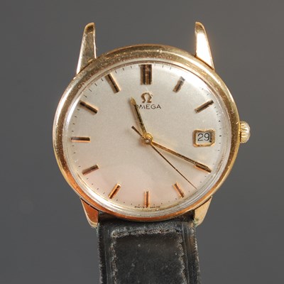 Lot 328 - A vintage gentleman's yellow metal cased Omega...