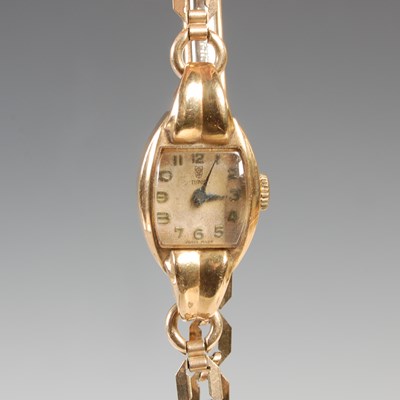 Lot 330 - A vintage ladies Tudor 9ct gold cased bracelet...