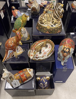 Lot 538 - A collection of seven Royal Crown Derby...