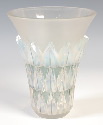 Lot 6 - Feuilles, a Lalique opalescent clear and...