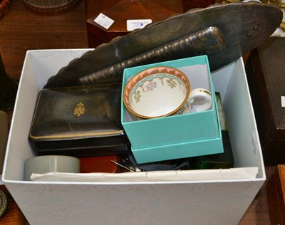 Lot 329 - A box of assorted items to include twelve...