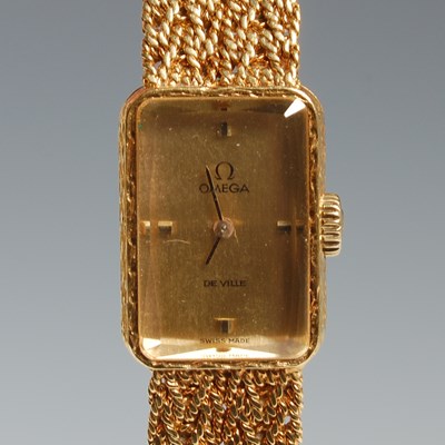 Lot 9 - A vintage ladies Omega De Ville 18ct gold...